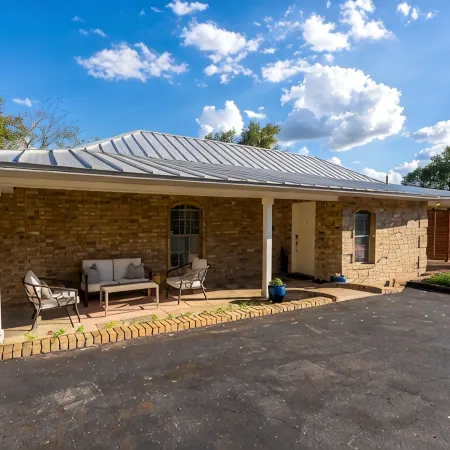 Vista Estate: Hill Country Home with Heatable Pool, Basketball Court & Views