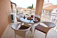 Apartment NOA1 Poreč-Tar with swimming pool, balcony, games room, Wi-Fi, barbeque