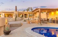 Casa Del Mar - Santa Fe Inspired Home With Gracious Mediterranean Style Living - Beach