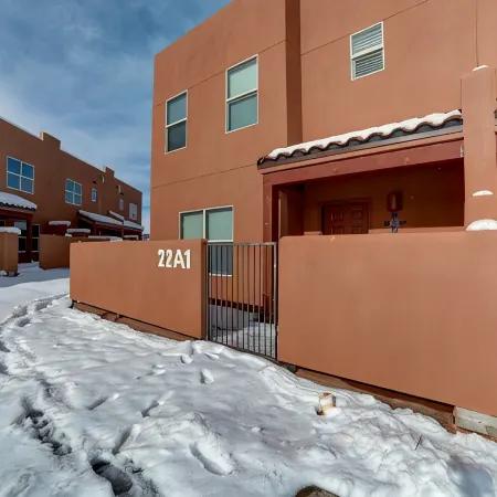 Luxury Townhome in Moab with POOL Hot Tub WI-FI KING BED