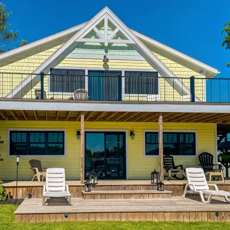 Kayak Shack: Waterfront, 2nd Floor, Boat Dock, in the Heart of Downtown