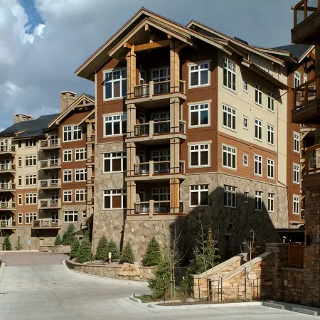 True Ski-in/Ski-Out Luxury at Lone Eagle – Highest 2Br on the Slope Side