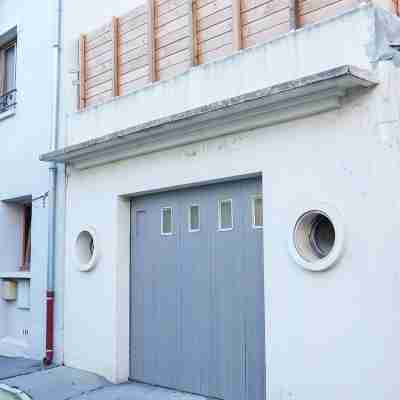 Superbe appartement à 2 pas des Halles, Climatisé, terrasse, garage Hotel Exterior