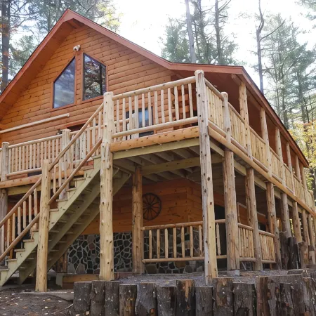 Adirondack Retreat w/ Hot Tub + Outdoor Firepit Отели в г. Джей