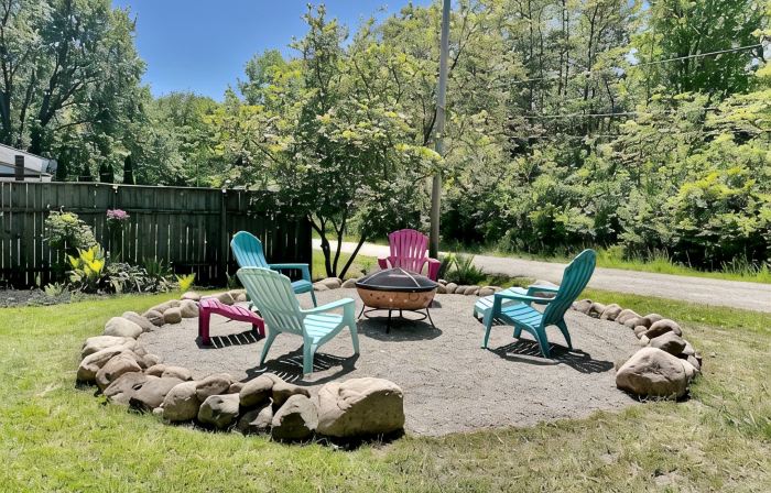 The charming Glenn Cottage! Walk to Lake Michigan!