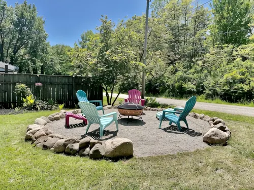 The charming Glenn Cottage! Walk to Lake Michigan! - 鄉村度假屋