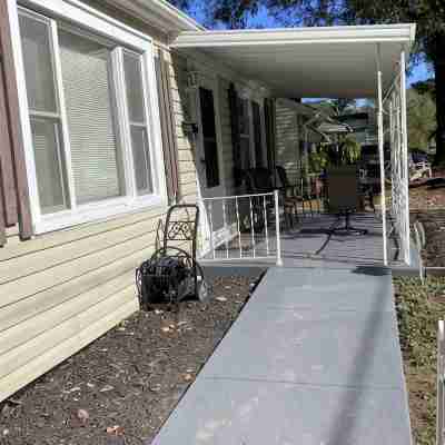 Three bedroom 5 minutes to state university & town,  10 min to baptist hospital Others