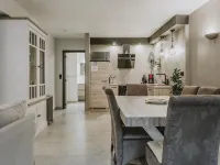 City rock: bright new 2bed/2bath downtown apartment Hotels in La Roche-en-Ardenne