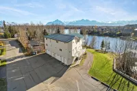Cozy 2-bedroom condo in charming Wasilla with WiFi