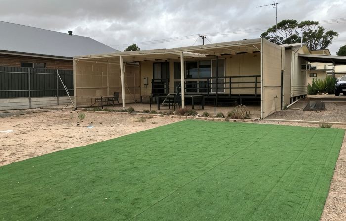 Cosy beach-front shack with easy access to everything Port Broughton offers.