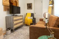 The Peach Door Annex for 2 - Safe, Quiet, Walkable in Youngstown, NY