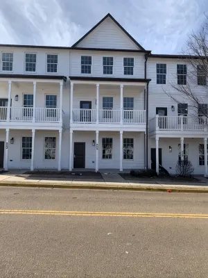 Oxford Townhouse 4 Bedrooms 4 Bathrooms with Garage
