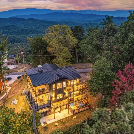 Beautiful mountain retreat! Amazing views, pool/hot tub, game room, firepit!