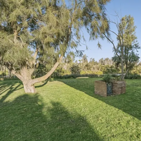 Seaford - Seabreeze; Beautiful Beachfront, 2-Bedroom Apartment - WiFi, Netflix.