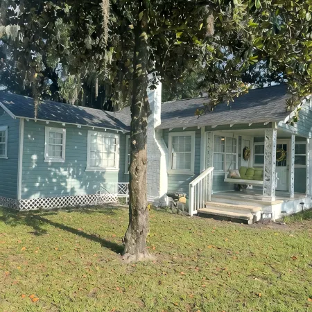 Warm and Welcoming 3-Bedroom 2 Bath House near Brownwood Town Square. 2 miles