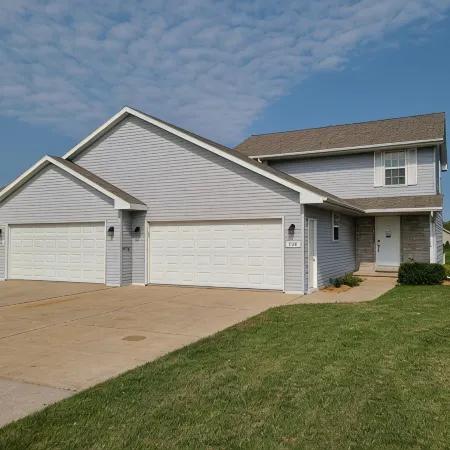 Your Green Bay Home Base.  Near I-43<Lambeau Field & Door County.