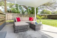 Super Modern ~3 miles to Beach~ Large Yard/Patio & BBQ - 3-Star