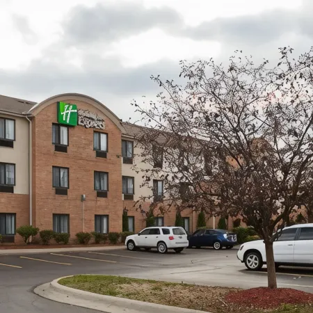 Holiday Inn Express & Suites CANTON by IHG