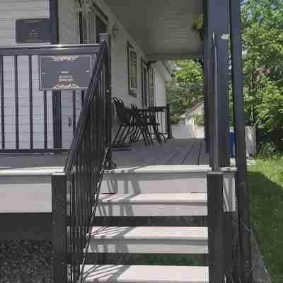 Attractive house perfectly located at crossing river, 10 min to Ottawa! Others