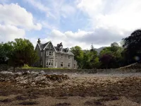 Ben Vheir Luxury Apartment near Glencoe - Stunning lochside location Hotels in Ballachulish