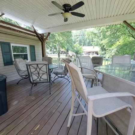 Lake Front Cabin on Seneca Lake.  Come Play in the Lake.Sleeps 8, 5 Beds