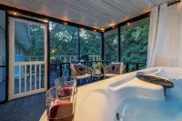 #VelvetHill#NewRiverGorge#HotTub#Gameroom#PetFriendly#FirePit#KidsArea#Bbqgrill