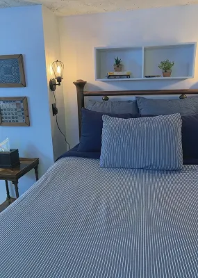 The Yoder’s on Somerset: Sleeps 1-6.