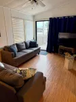 Relaxing and Inviting Home in Gated Community with 35' Seawall Private Dock - 3 tähden
