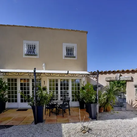 Small paradise near Arles in Provence, big terrace and pool