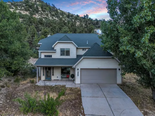 Zion Luxe Family Escape: HotTub, Games, Sleeps 14