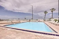 Oceanfront, 2 Bed Condo. Pool.  Amazing Views from All Rooms of Ocean and Beach - Pool