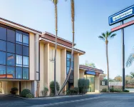 California Inn and Suites Bakersfield