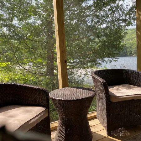 Ultimate couples getaway! Quiet and private Lakeside Cottage in the Adirondacks