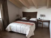 La Villa Bianca Guest House - Bed and Breakfasts