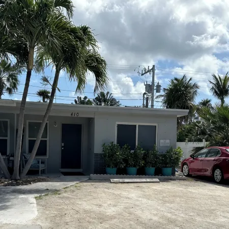 Cozy 2-BR 2-BA bungalow near beaches and  7-Mile Bridge - Pet Friendly!
