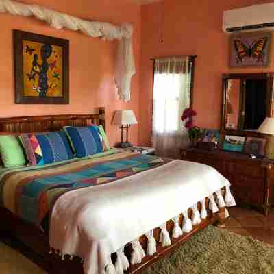 GOLD STANDARD - Pointe House, tip of peninsula , walk to village, 1 BR/2 BA Rooms
