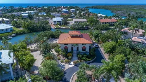 Extraordinary 4K Sq Ft 6 bd/4-bth, large pool/spa & NEW 140 ft concrete dock!!!