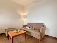 Spacious 1BR at Marina Ancol Apartment By Travelio - Apartments