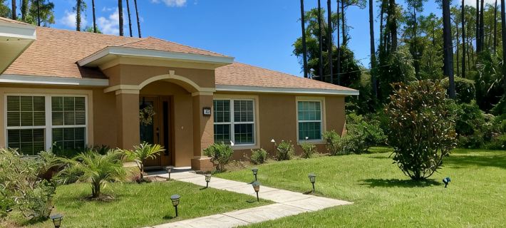 LOVELY & INVITING  Home w/ Heated Pool in Golf Community near Flagler Beach! Hotéis em Flagler County