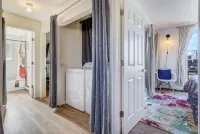 180° Mountain Range Views and Centrally Located