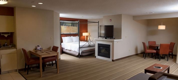 Hawthorn Suites by Wyndham Erie Hotels in Summit Township