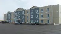 Ramada by Wyndham Williston Hotels in 