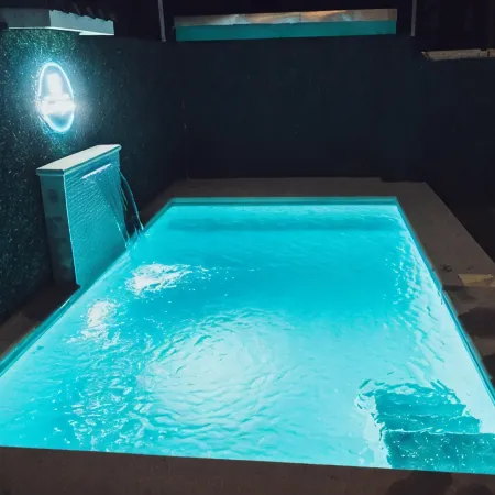 Ocean's Breeze Apartment and Rooms