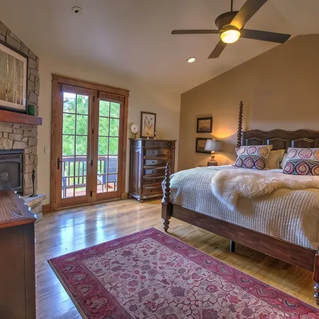 Huge 5 Bd Dog Friendly, Hot Tub, New Back Deck!