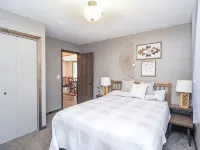 Charming Lake House within Walking Distance from Lake - 4-Star