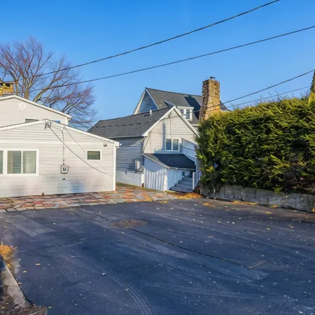 Charming Cottage on the Bay and Golf Course with private patio and boat dock. Hotels in Wayne County