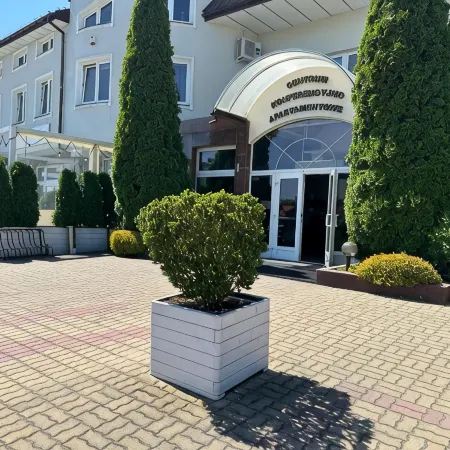 Centrum Konferencyjno-Apartamentowe Mrówka Отели рядом с достопримечательностью «Музей плакатов»