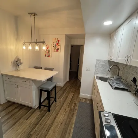 Modern 2Br Near NYC • Free Parking • Quiet Area