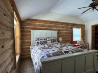 3 Bedroom Log Cabin on the Lake.  Perfect for Ice Fishing and Snowmobiling! - Chalets