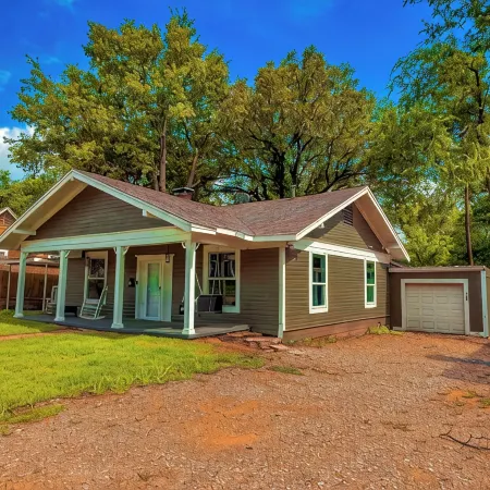 1700ft Gamers Nest 3 Bedroom 2 Bath 2 Kings 2 Queens and a Full! Bomb Backyard!